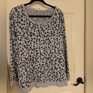 Jane and Delancey 2x animal print lightweight sweater